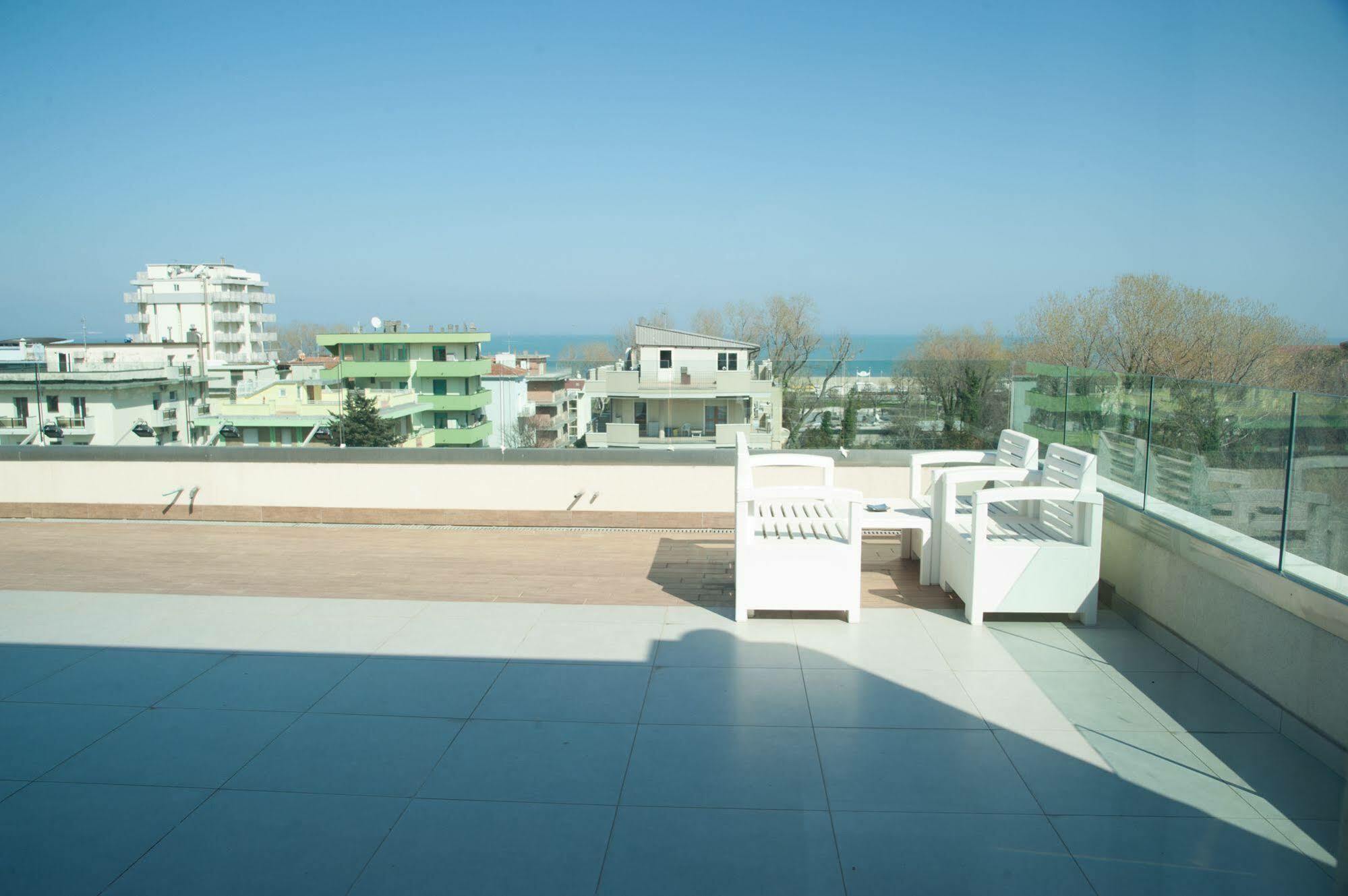 Residence Hotel Albachiara Римини Екстериор снимка