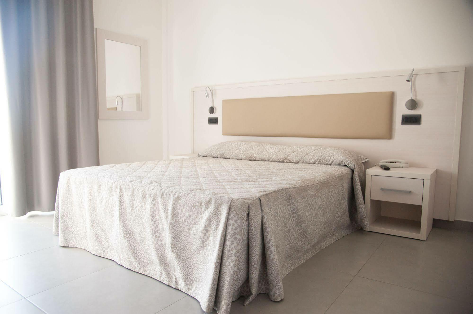 Residence Hotel Albachiara Римини Екстериор снимка