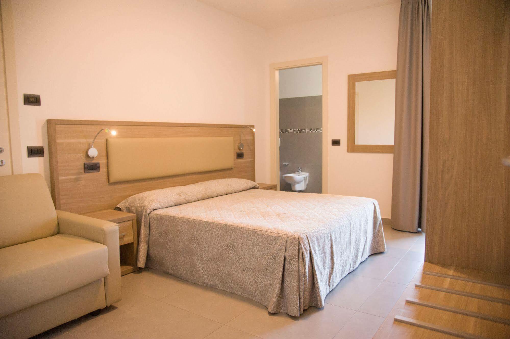 Residence Hotel Albachiara Римини Екстериор снимка