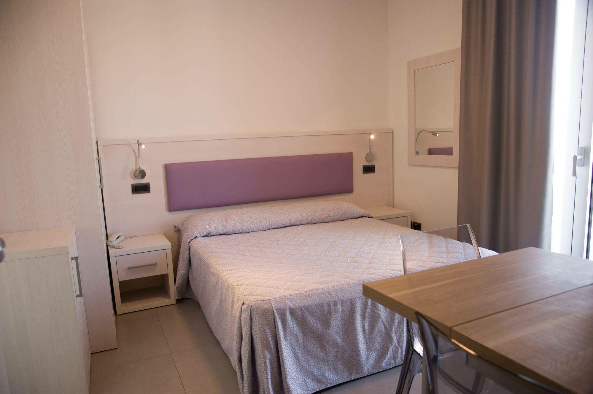 Residence Hotel Albachiara Римини Екстериор снимка
