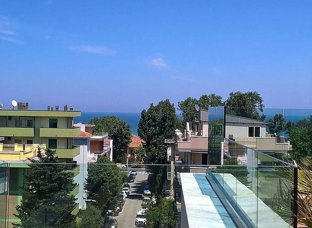Residence Hotel Albachiara Римини Екстериор снимка