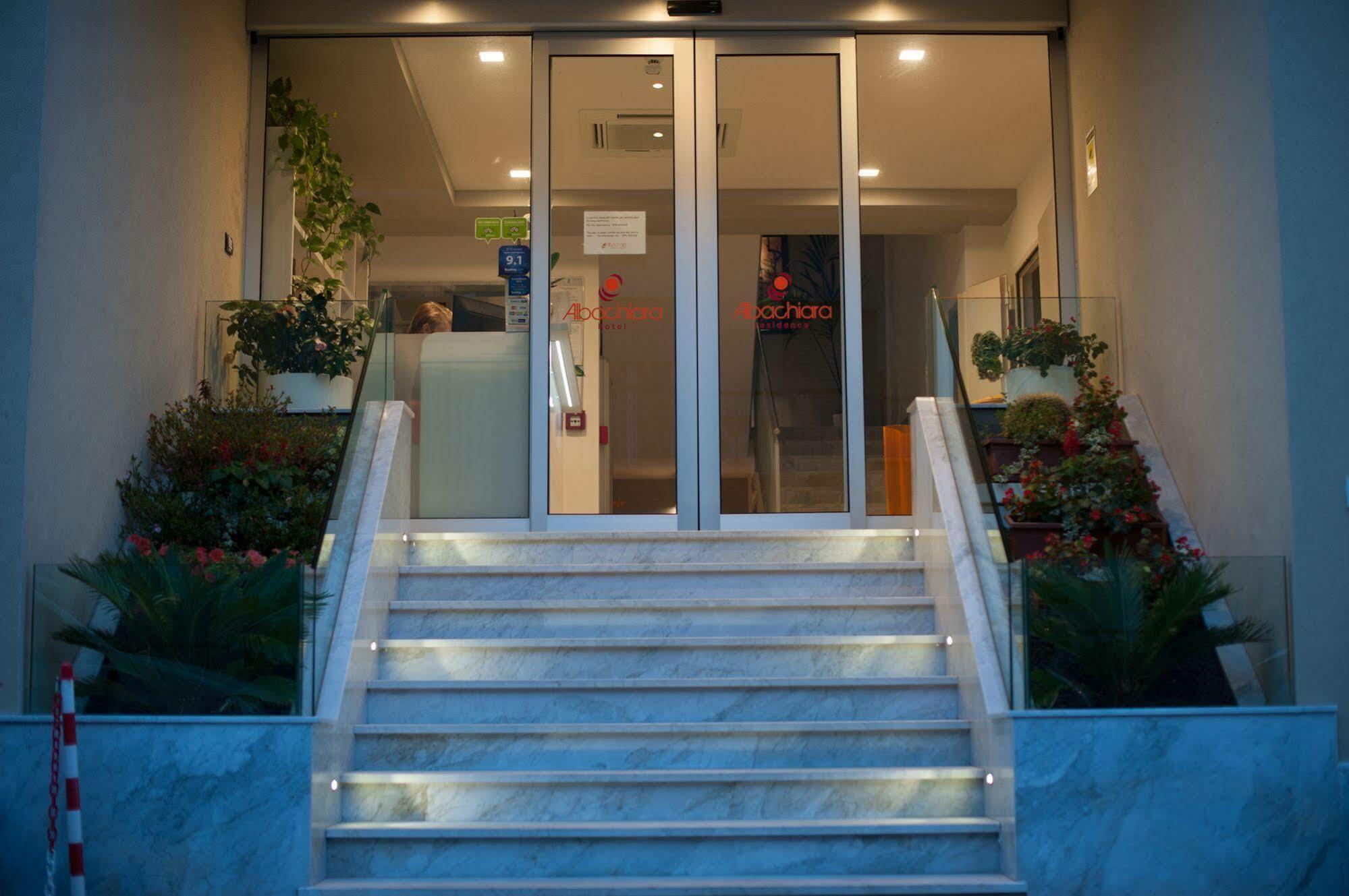 Residence Hotel Albachiara Римини Екстериор снимка